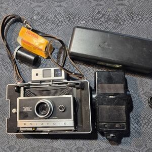 Polaroid Automatic 250 Land Camera - Black and Silver Vintage